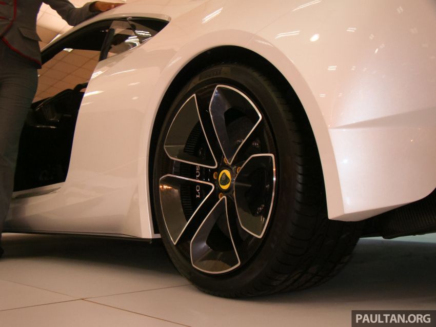 2010 Lotus Esprit Concept revealed to have all-new in-house, fully-functional 570 hp hybrid V8 engine, KERS Image #1335567