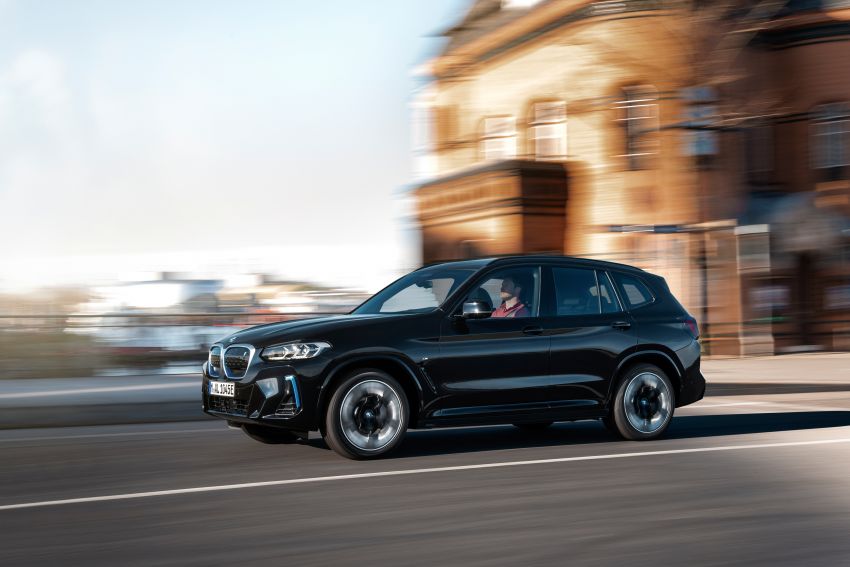 BMW iX3 G08 facelift 2022 didedah – pakej M Sport dan BMW Driving Assistant Professional diberi terus Image #1329095