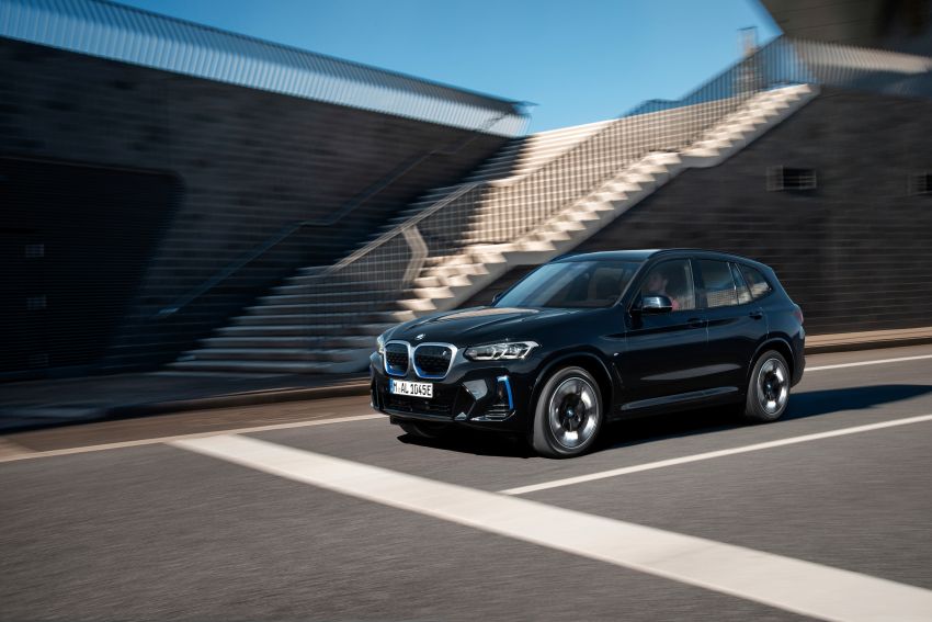 BMW iX3 G08 facelift 2022 didedah – pakej M Sport dan BMW Driving Assistant Professional diberi terus Image #1329094