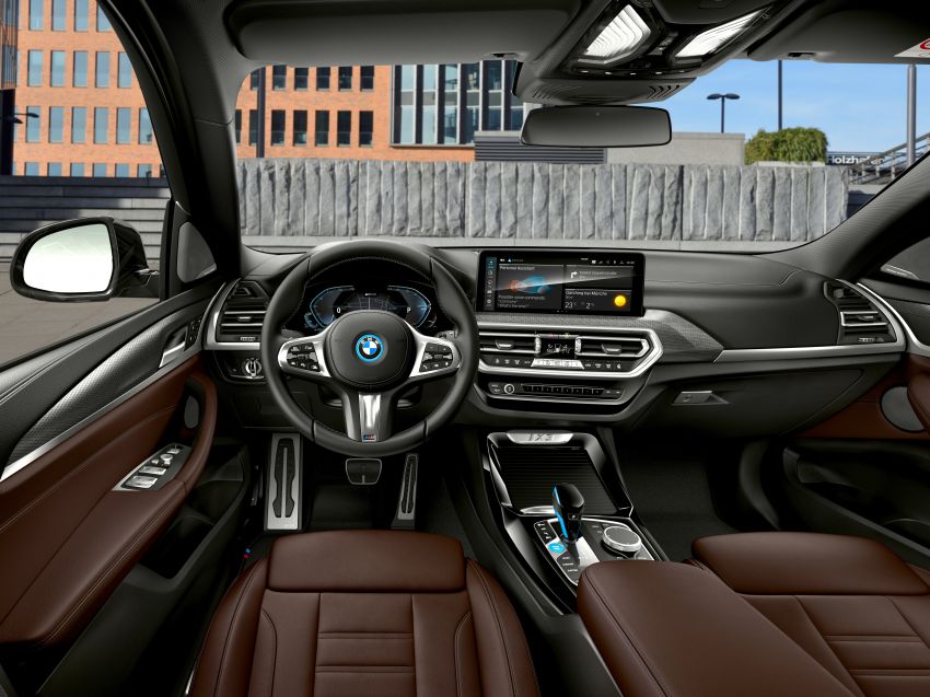 BMW iX3 G08 facelift 2022 didedah – pakej M Sport dan BMW Driving Assistant Professional diberi terus Image #1329084
