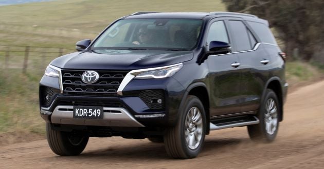 Toyota Hilux, Fortuner upgraded in Australia – Hilux with shark fin antenna; Connected Services standard
