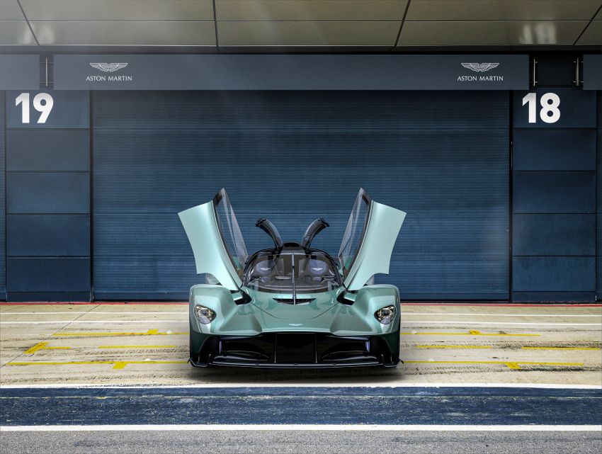 Aston Martin Valkyrie Spider – 1155 PS V12 hybrid, VMax over 350 km/h; 85-unit limited run from 2H 2022 1330394