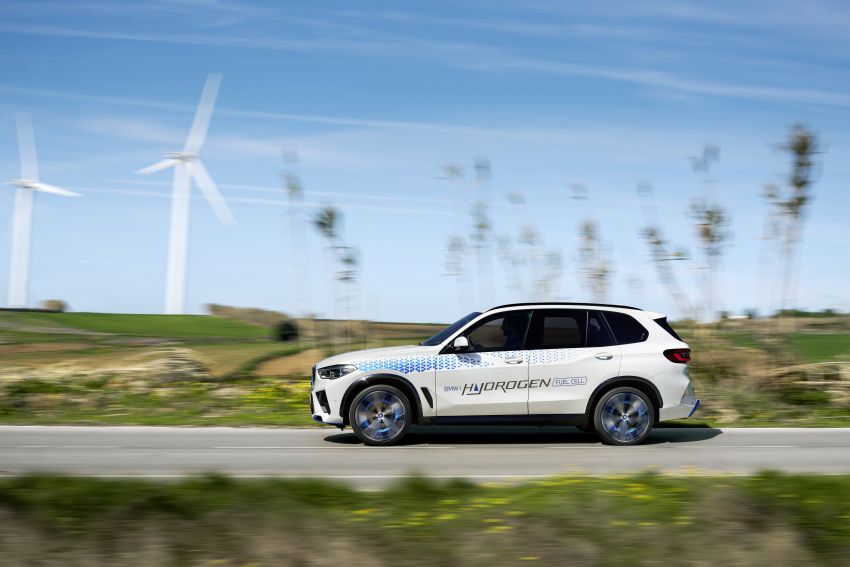 BMW iX5 Hydrogen fuel-cell EV to be shown at IAA Mobility 2021 in Munich; up to 374 hp in peak output 1332313