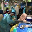 Dua bas perantara MRT diguna sebagai stesen vaksinasi Covid-19 bergerak untuk komuniti orang asli