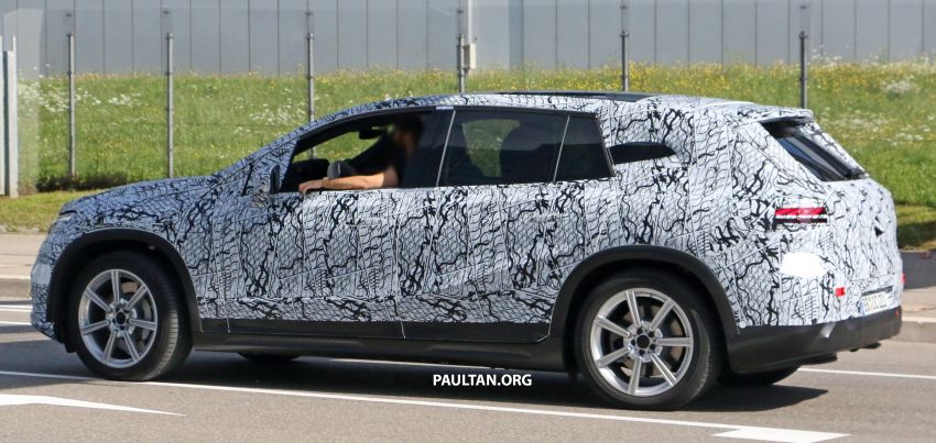 SPIED: Mercedes-Benz EQS SUV in production body 1329863
