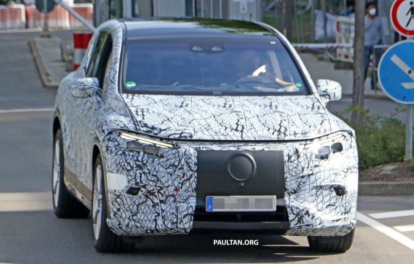 SPIED: Mercedes-Benz EQS SUV in production body 1329853