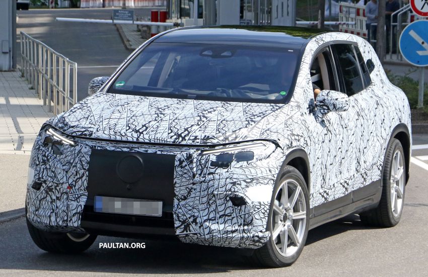 SPIED: Mercedes-Benz EQS SUV in production body 1329856