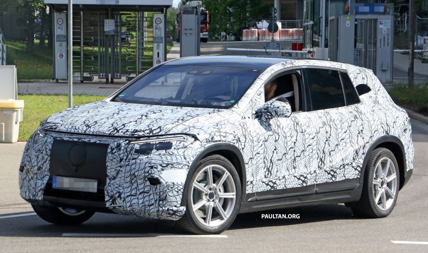 SPIED: Mercedes-Benz EQS SUV in production body 1329858