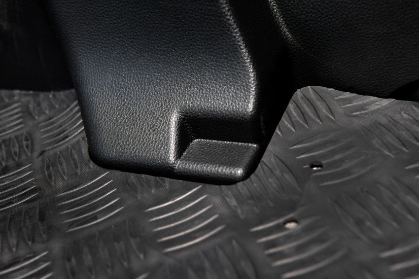 Toyota Yaris ECOVan – hatchback penumpang diubah kepada kenderaan komersial, ruang barang 720 liter 1325499