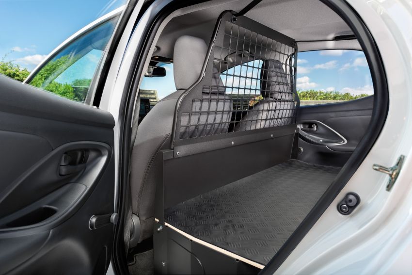 Toyota Yaris ECOVan – hatchback penumpang diubah kepada kenderaan komersial, ruang barang 720 liter 1325504
