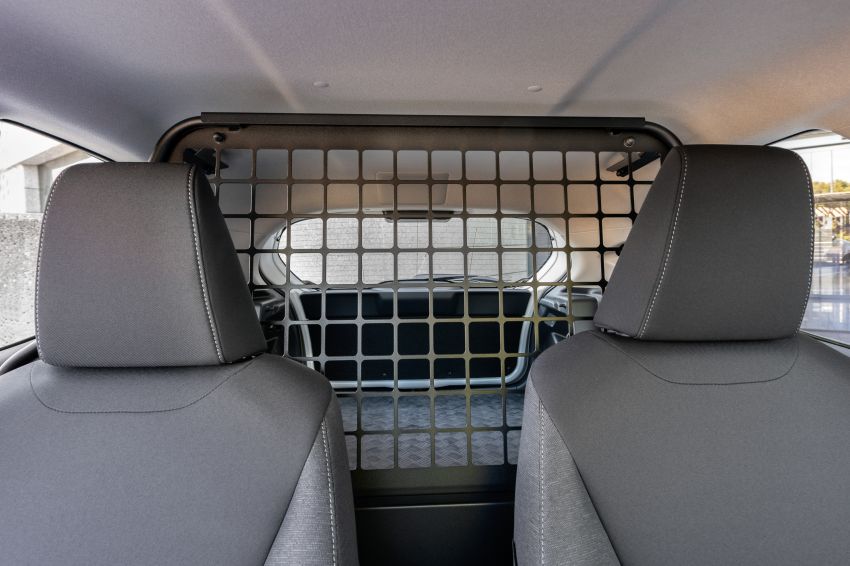 Toyota Yaris ECOVan – hatchback penumpang diubah kepada kenderaan komersial, ruang barang 720 liter 1325501
