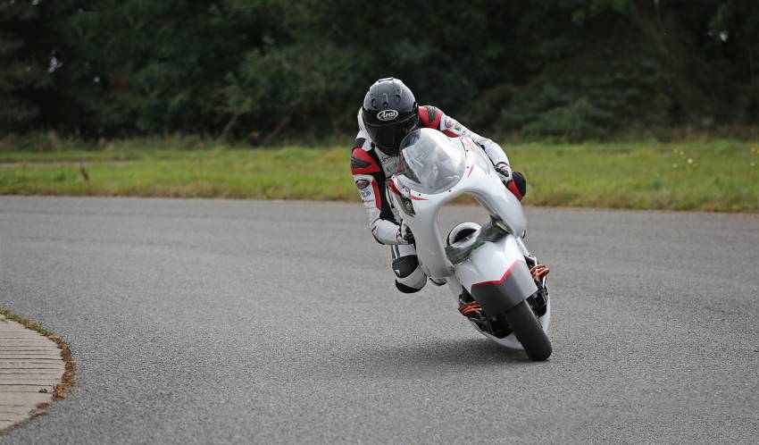White Motorcycle WMC250EV shakedown test passed 1350535