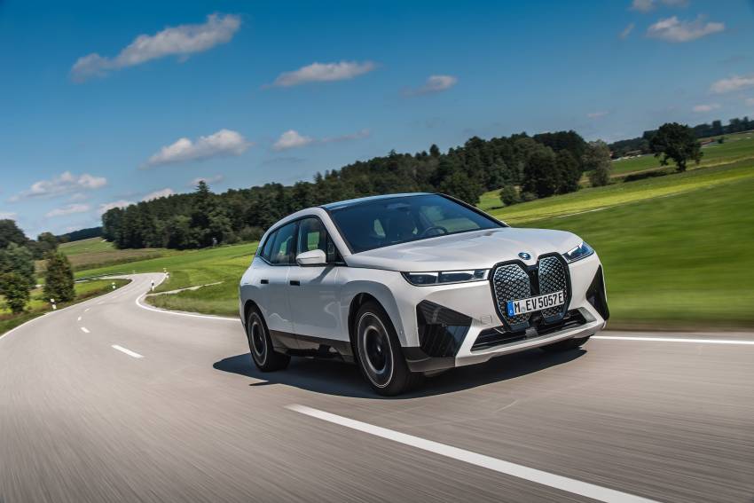 GALLERY: BMW iX xDrive50 Sport in Mineral White and Sophisto Grey – live photos of all-electric SUV Image #1352742