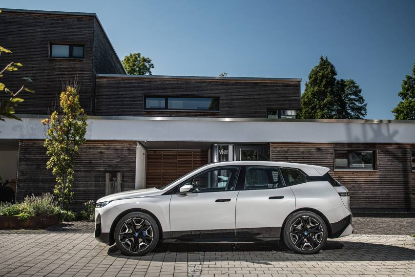 GALLERY: BMW iX xDrive50 Sport in Mineral White and Sophisto Grey – live photos of all-electric SUV 1352767