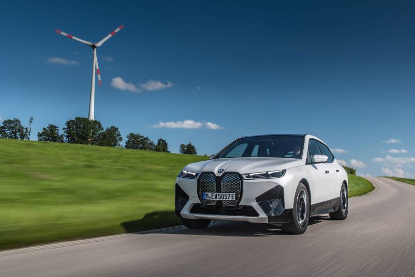 GALLERY: BMW iX xDrive50 Sport in Mineral White and Sophisto Grey – live photos of all-electric SUV Image #1352746