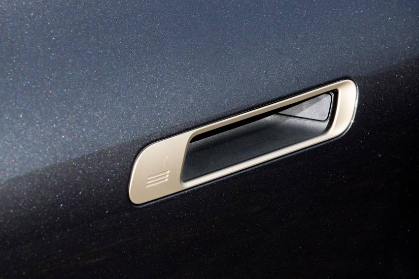 GALERI: BMW iX xDrive50 Sport dalam warna Mineral White dan Sophisto Grey — perincian SUV elektrik 1353086