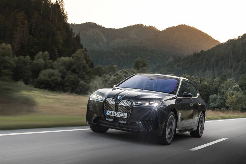 GALLERY: BMW iX xDrive50 Sport in Mineral White and Sophisto Grey – live photos of all-electric SUV Image #1352806