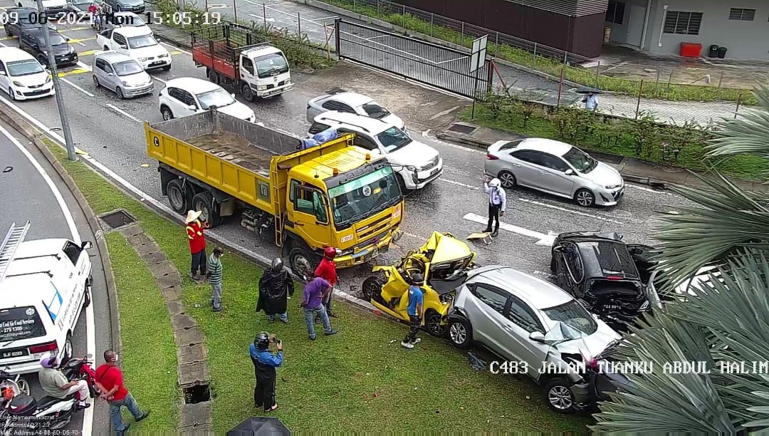 Jalan Ipoh Lorry Myvi Accident 1