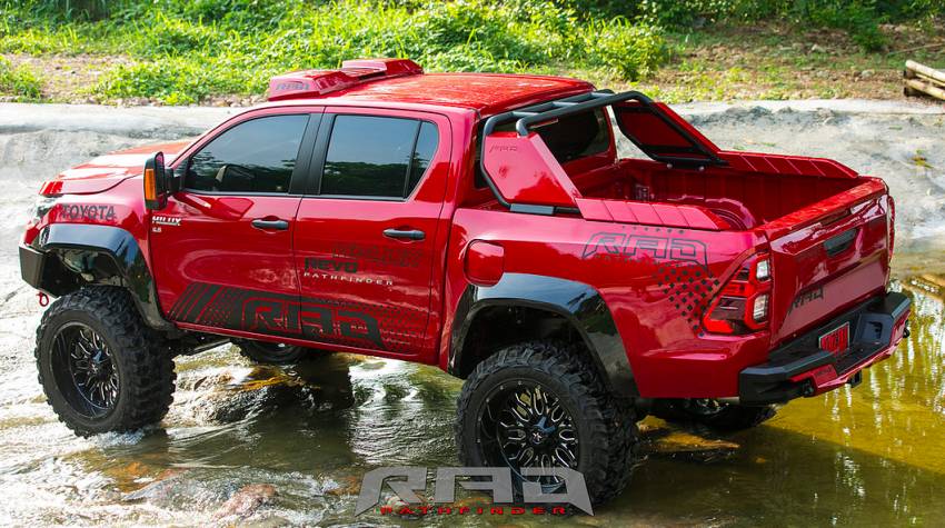 Toyota Hilux gets modifications from Thai outfit Rad – lift kit and widebody, plus deployable side steps 1353588