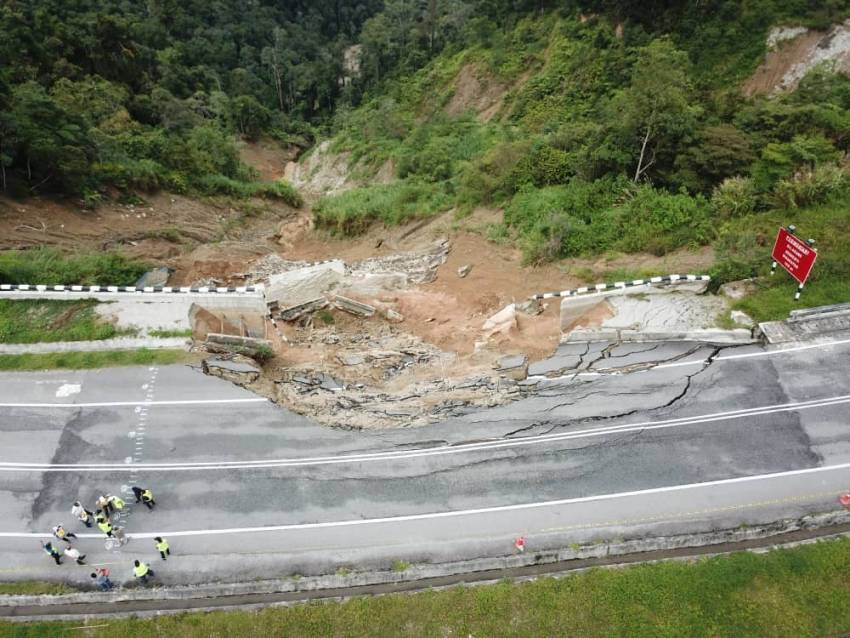 Jln Simpang Pulai-C.Highlands dibuka semula untuk kenderaan ringan, laluan selamat digunakan – JKR 1349592