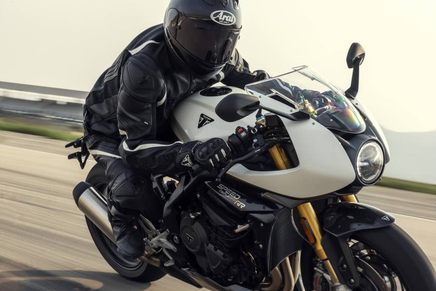 Triumph Speed Triple 1200RR didedah sepenuhnya – penampilan ala cafe racer, enjin tiga silinder 1,160 cc 1346824