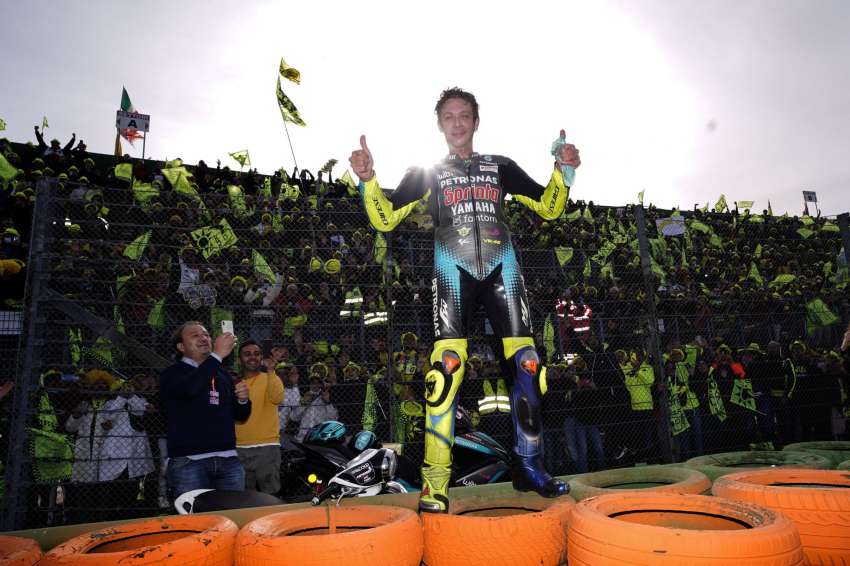 Valentino Rossi bids farewell to MotoGP – grazie Vale! 1365293
