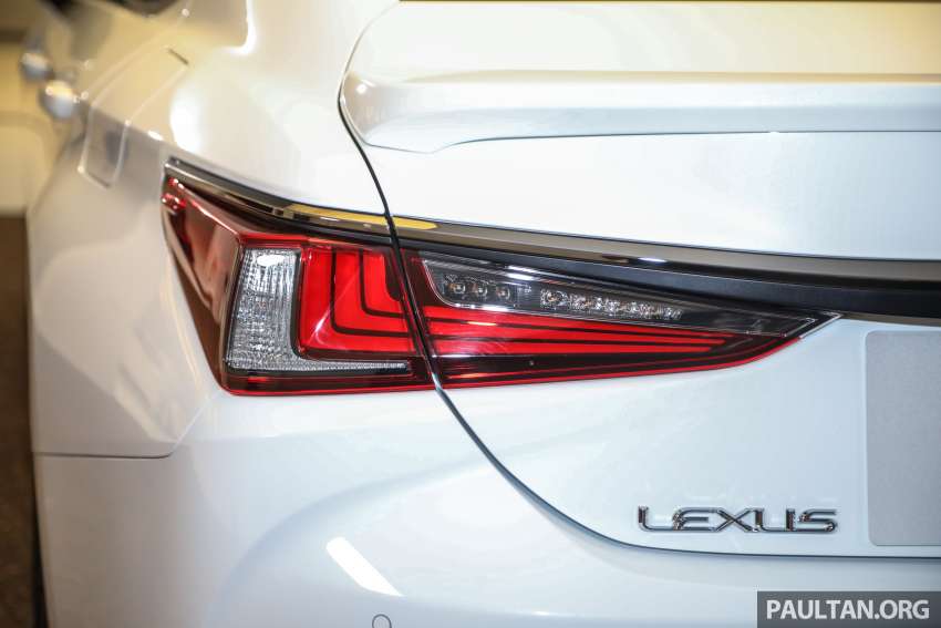 Lexus ES 250 <em>facelift</em> 2022 dilancarkan di Malaysia — Premium, Luxury dan F Sport baru, harga dari RM296k Image #1360815