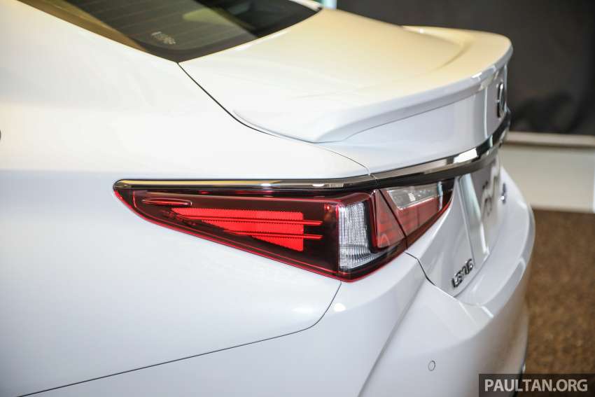 Lexus ES 250 <em>facelift</em> 2022 dilancarkan di Malaysia — Premium, Luxury dan F Sport baru, harga dari RM296k Image #1360816