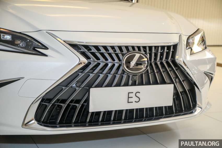 Lexus ES 250 <em>facelift</em> 2022 dilancarkan di Malaysia — Premium, Luxury dan F Sport baru, harga dari RM296k Image #1360923