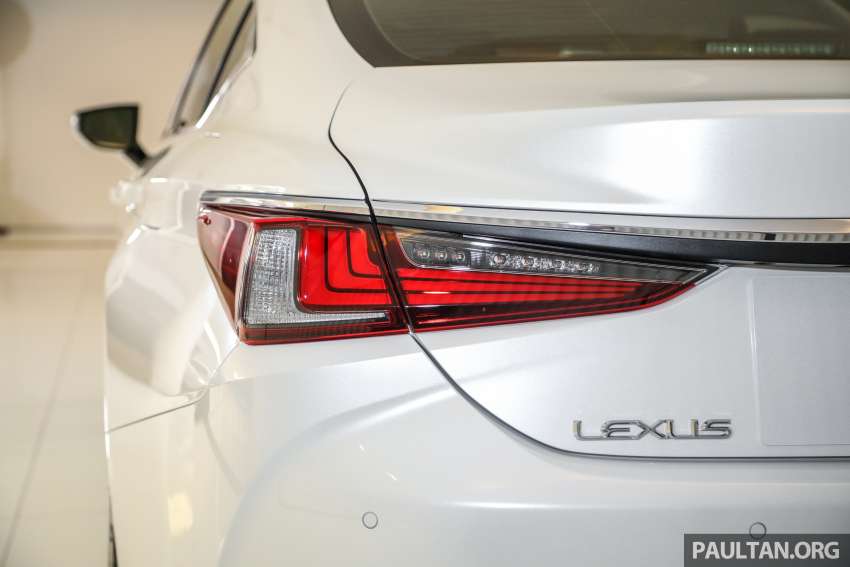 Lexus ES 250 <em>facelift</em> 2022 dilancarkan di Malaysia — Premium, Luxury dan F Sport baru, harga dari RM296k 1360930