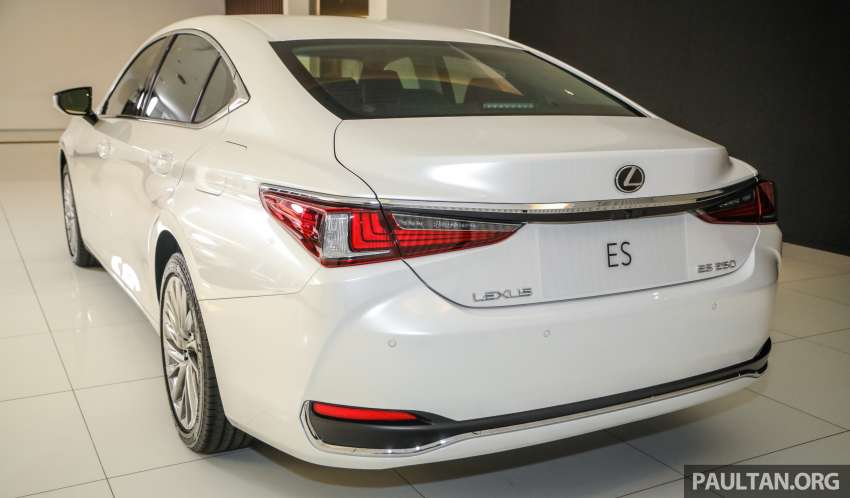 Lexus ES 250 <em>facelift</em> 2022 dilancarkan di Malaysia — Premium, Luxury dan F Sport baru, harga dari RM296k Image #1360914