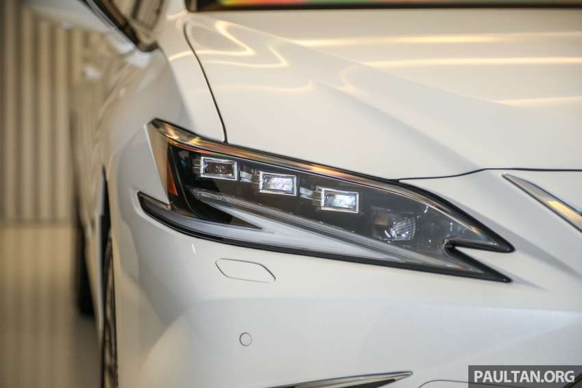 Lexus ES 250 <em>facelift</em> 2022 dilancarkan di Malaysia — Premium, Luxury dan F Sport baru, harga dari RM296k Image #1360919
