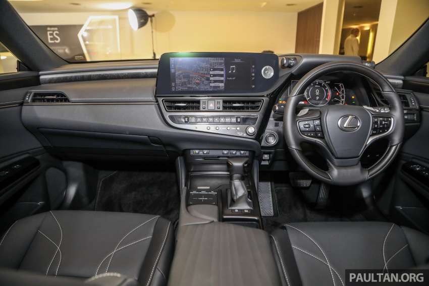Lexus ES 250 <em>facelift</em> 2022 dilancarkan di Malaysia — Premium, Luxury dan F Sport baru, harga dari RM296k 1360941