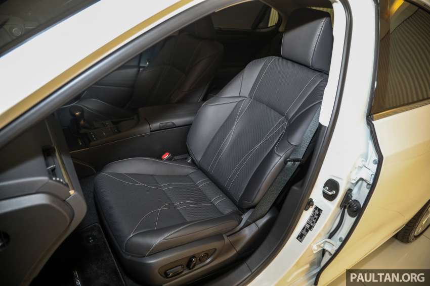 Lexus ES 250 <em>facelift</em> 2022 dilancarkan di Malaysia — Premium, Luxury dan F Sport baru, harga dari RM296k 1360971
