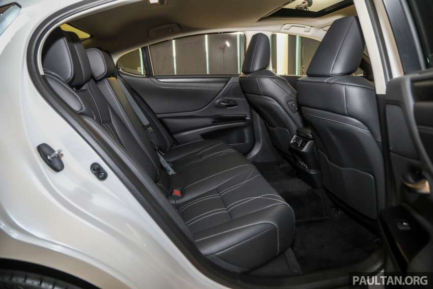 Lexus ES 250 <em>facelift</em> 2022 dilancarkan di Malaysia — Premium, Luxury dan F Sport baru, harga dari RM296k 1360975