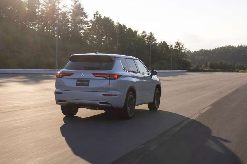 2022 Mitsubishi Outlander PHEV debuts – now with 20 kWh battery, 87 km EV range, more powerful e-motors 1368010