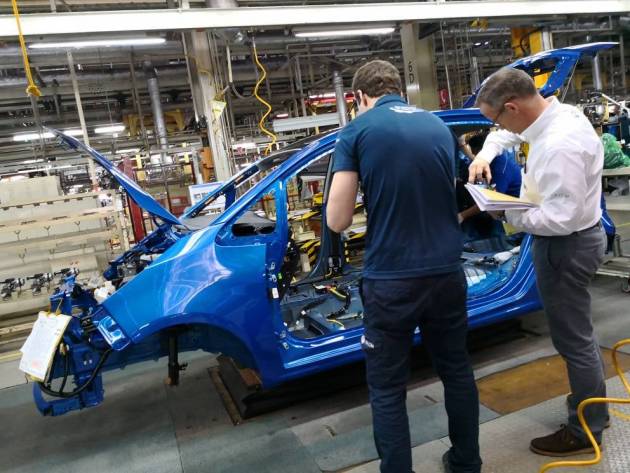Proton Motorsport siar gambar proses homolagasi Iriz R5 di kilang Tanjung Malim oleh para pegawai FIA
