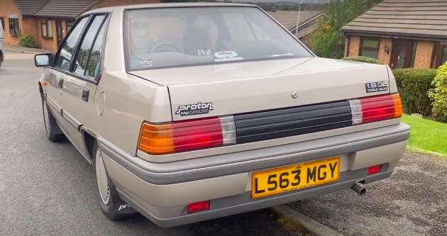 Proton Saga Iswara 1994 yang dijumpai dalam bangsal di UK kini dipandu dengan kerap oleh pemilik baharu