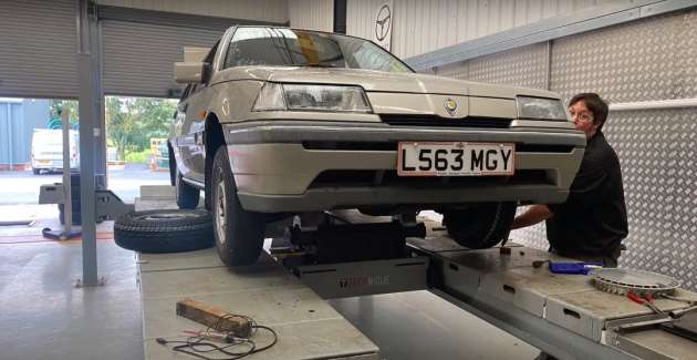 Proton Saga Iswara 1994 yang dijumpai dalam bangsal di UK kini dipandu dengan kerap oleh pemilik baharu
