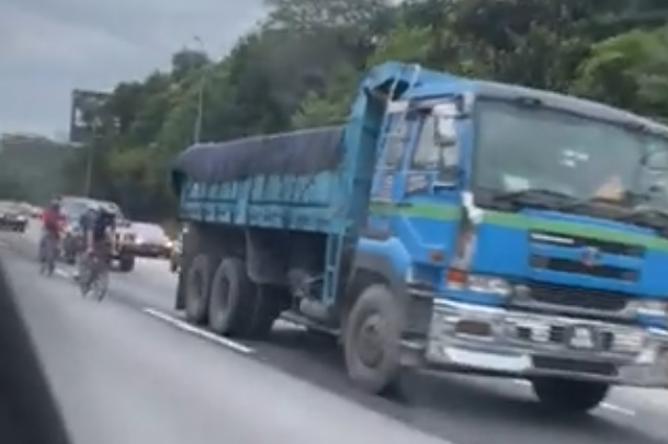 Malaysian cyclists, drafting is dangerous, episode 3