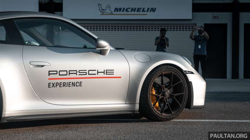 992 Porsche 911 GT3 launched in Malaysia – 4.0L NA flat-six, 6-speed MT & 7-speed PDK; from RM1.77 mil 1387817