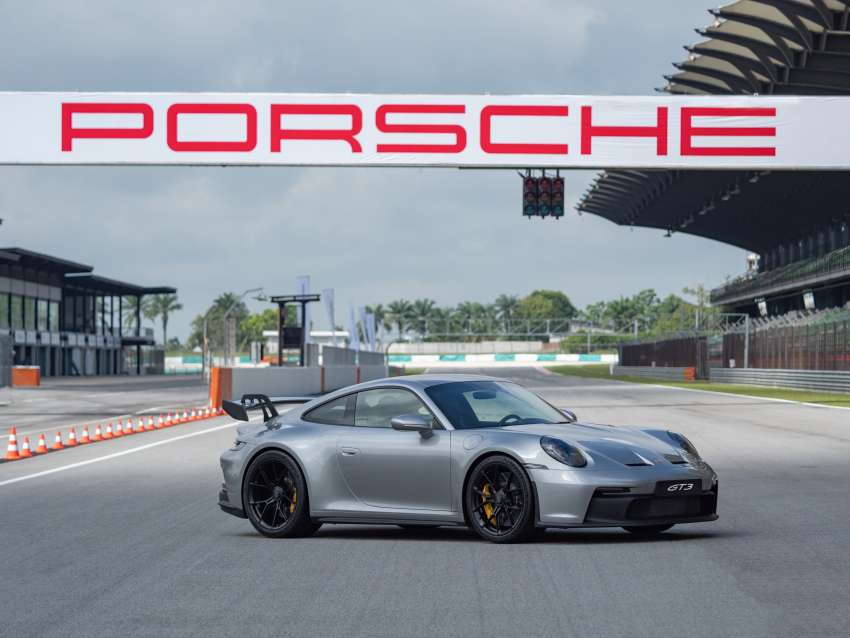 992 Porsche 911 GT3 launched in Malaysia – 4.0L NA flat-six, 6-speed MT & 7-speed PDK; from RM1.77 mil 1385268