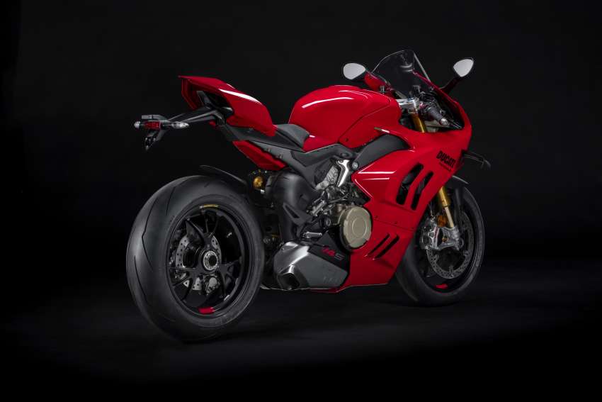2022 Ducati Panigale V4 debuts – 215.5 hp, revised gearing; updates for improved on-track performance Image #1383640
