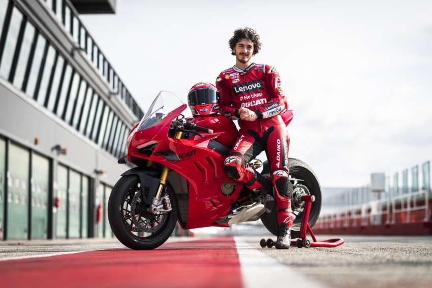 2022 Ducati Panigale V4 debuts – 215.5 hp, revised gearing; updates for improved on-track performance Image #1383647