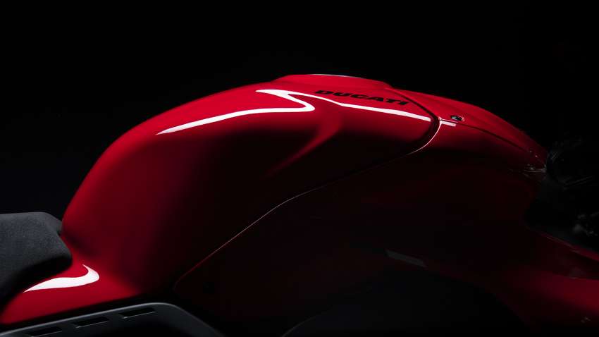 2022 Ducati Panigale V4 debuts – 215.5 hp, revised gearing; updates for improved on-track performance Image #1383635