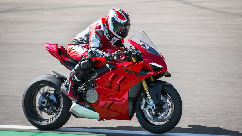 2022 Ducati Panigale V4 debuts – 215.5 hp, revised gearing; updates for improved on-track performance 1383648