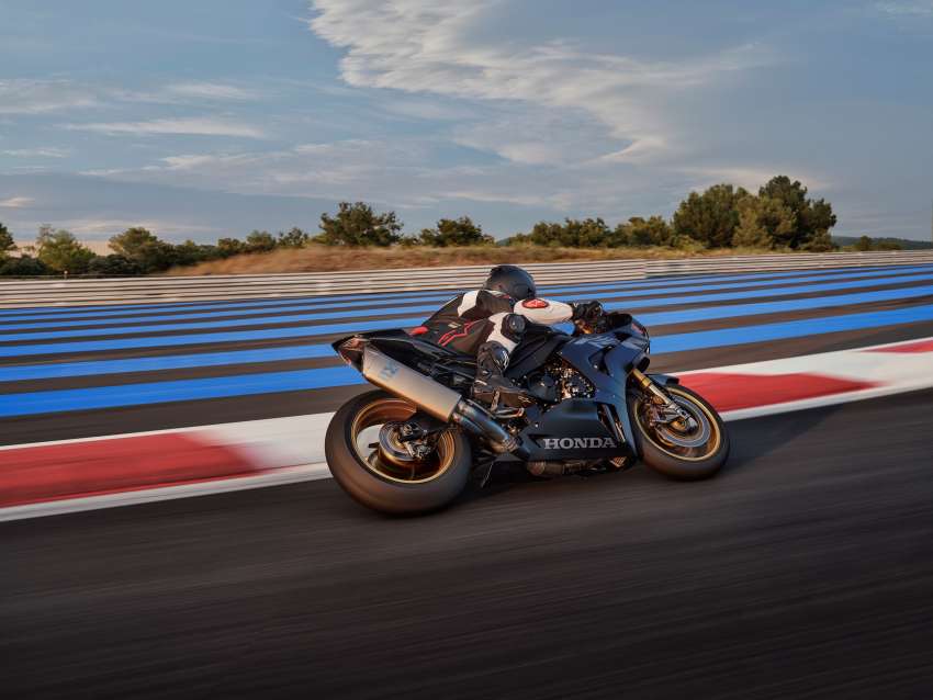 EICMA 2021: Honda CBR1000RR-R Fireblade SP 30th Anniversary joins ’22 update for stronger acceleration Image #1382544