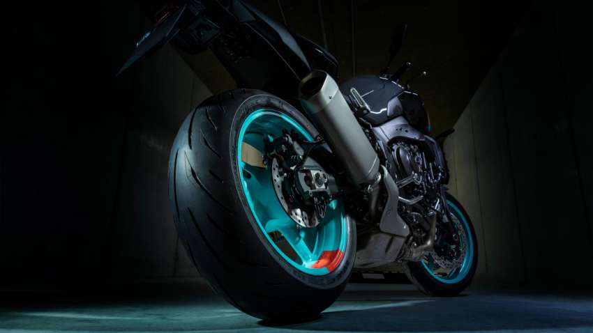 Yamaha MT-10 2022 diperkenal – banyak peningkatan termasuk pada enjin dan elektronik, ekzos titanium 1374102