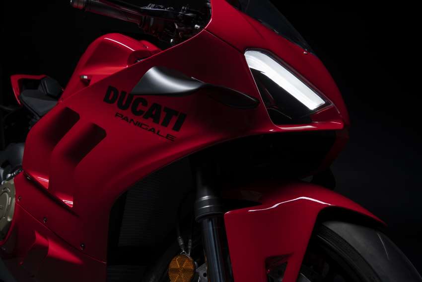 2022 Ducati Panigale V4 debuts – 215.5 hp, revised gearing; updates for improved on-track performance 1384006