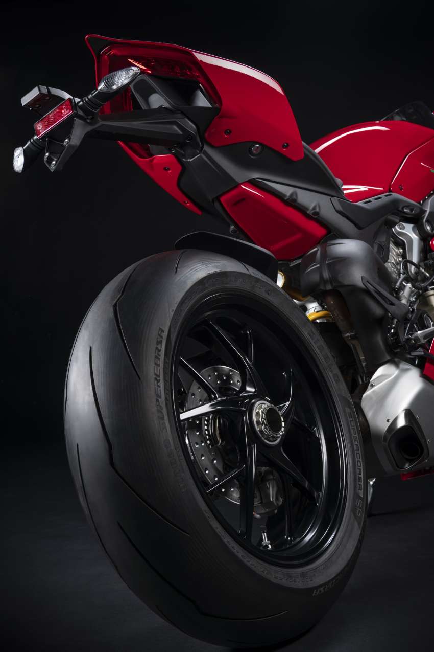 2022 Ducati Panigale V4 debuts – 215.5 hp, revised gearing; updates for improved on-track performance Image #1383996